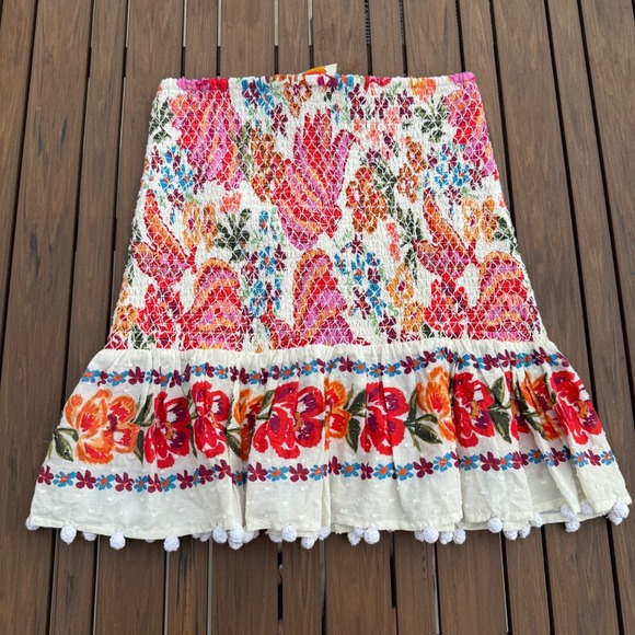 FARM Rio Spring Bananas Mini Skirt Floral Smocked Pom Pom Trim Women's
Small NWT - Picture 4 of 11